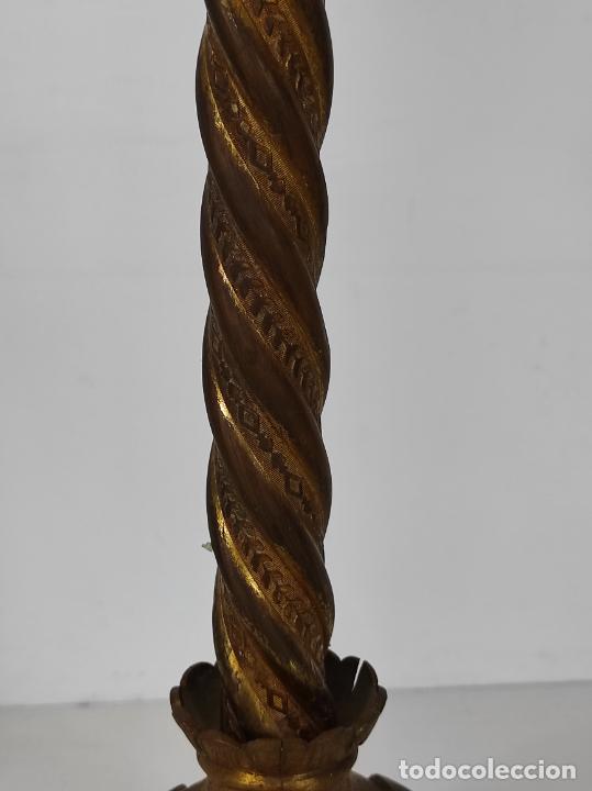 Antigüedades: Pareja de Candelabros Neogóticos - Bronce Cincelado - Altura 60 cm - Capilla, Decoración - S. XIX - Foto 6 - 245240655