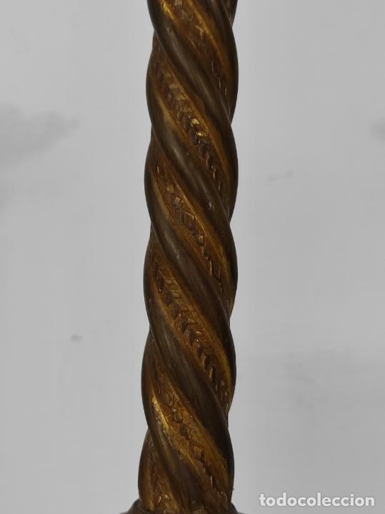 Antigüedades: Pareja de Candelabros Neogóticos - Bronce Cincelado - Altura 60 cm - Capilla, Decoración - S. XIX - Foto 8 - 245240655