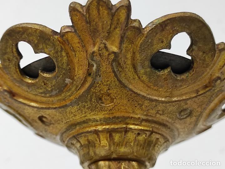 Antigüedades: Pareja de Candelabros Neogóticos - Bronce Cincelado - Altura 60 cm - Capilla, Decoración - S. XIX - Foto 17 - 245240655