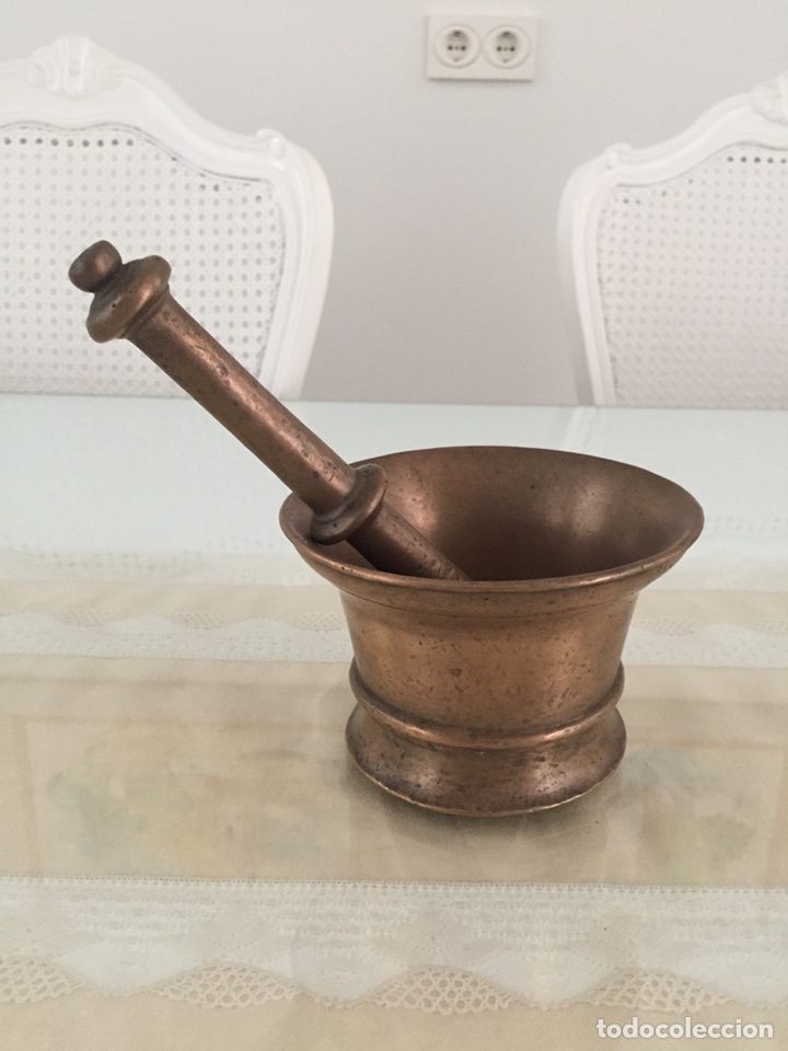 Antiguidades: Antiqu&iacute;simo mortero de metal macizo