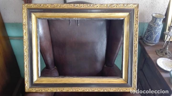 Antig&uuml;edades: Marco negro y dorado con greca en relieve - Foto 1