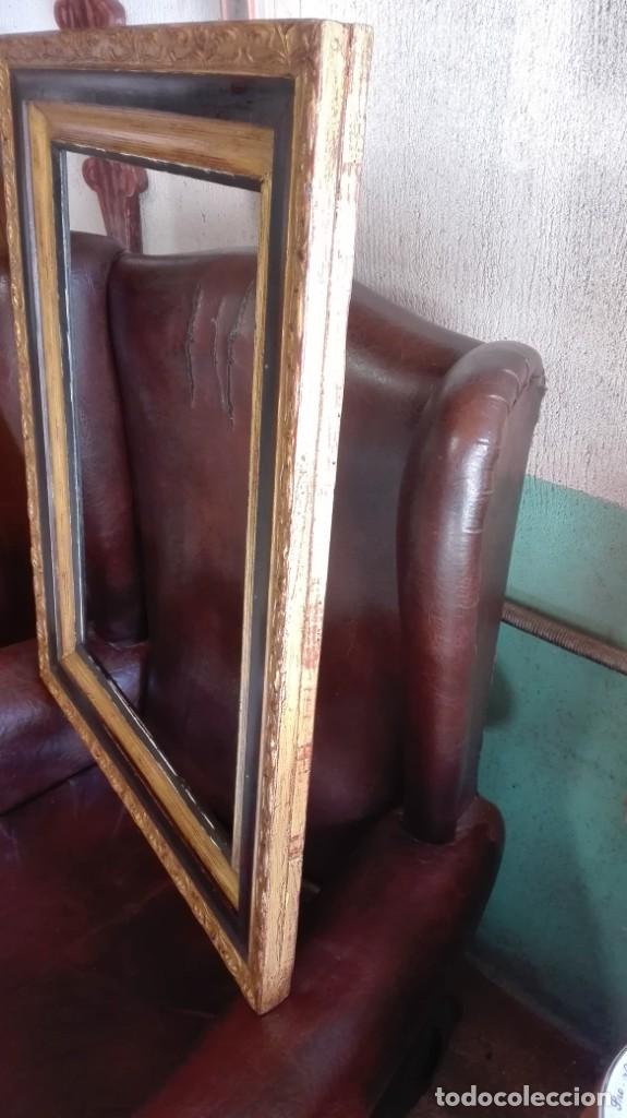 Antig&uuml;edades: Marco negro y dorado con greca en relieve - Foto 3