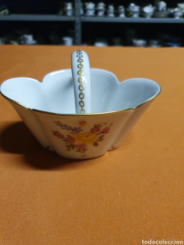 Antig&uuml;edades: Cesto Porcelana - Foto 1