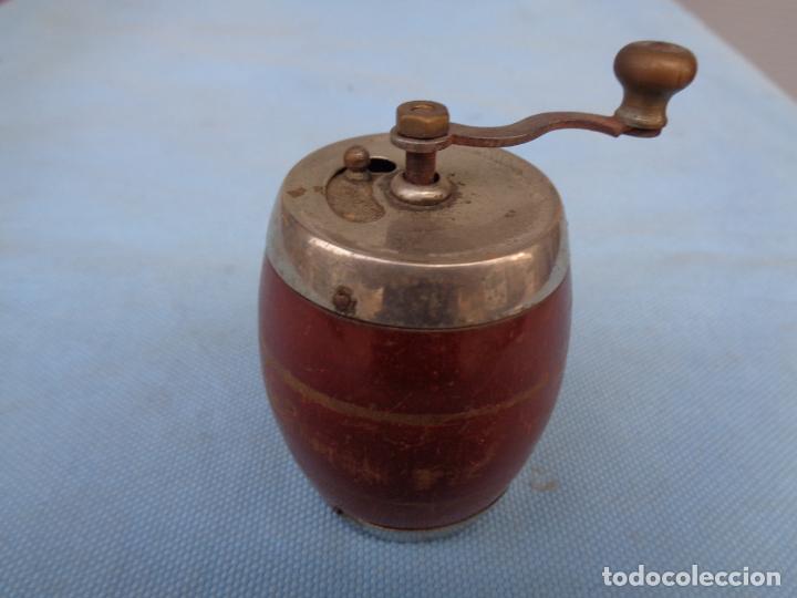Antiquit&eacute;s: ANTIGUO MOLINILLO DE PIMIENTA