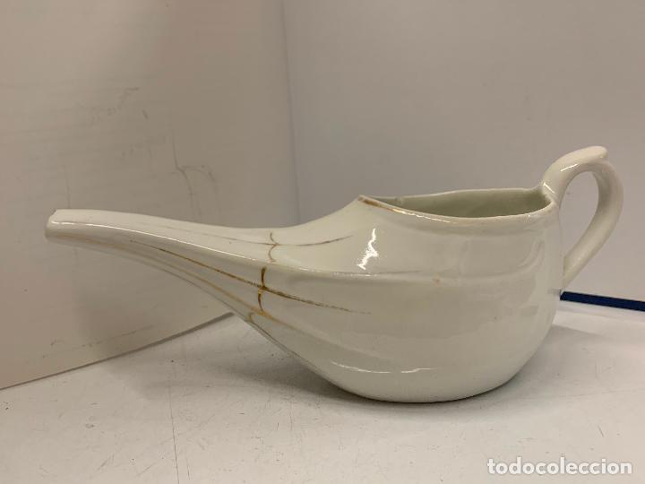 Antig&uuml;edades: Antiguo pistachero o tassa de broc. Mide unos 18cms. Ver fotos