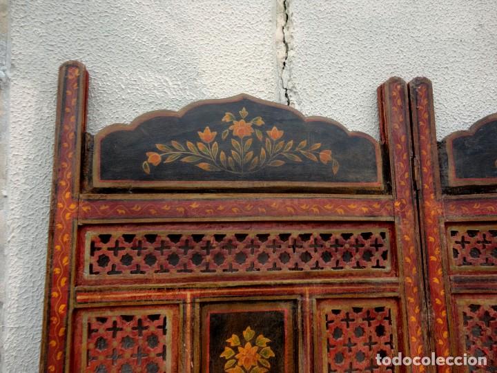 Antig&uuml;edades: Biombo oriental en madera tallada y policromada - Foto 3