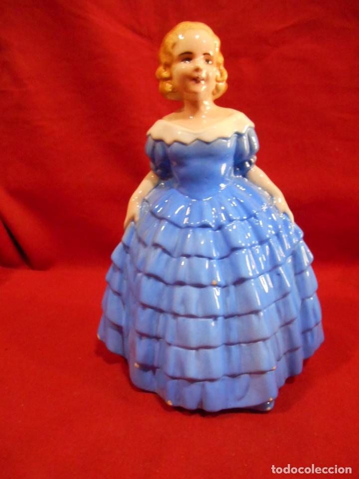 Antiquit&eacute;s: ANTIGUA FIGURA DE PORCELANA SELLADA &rdquo;RG&rdquo;