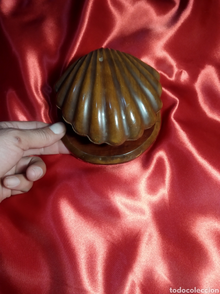 Antig&uuml;edades: Joyero concha madera - Foto 1