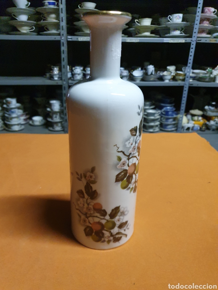 Antig&uuml;edades: Botella jerez Porcelana - Foto 1