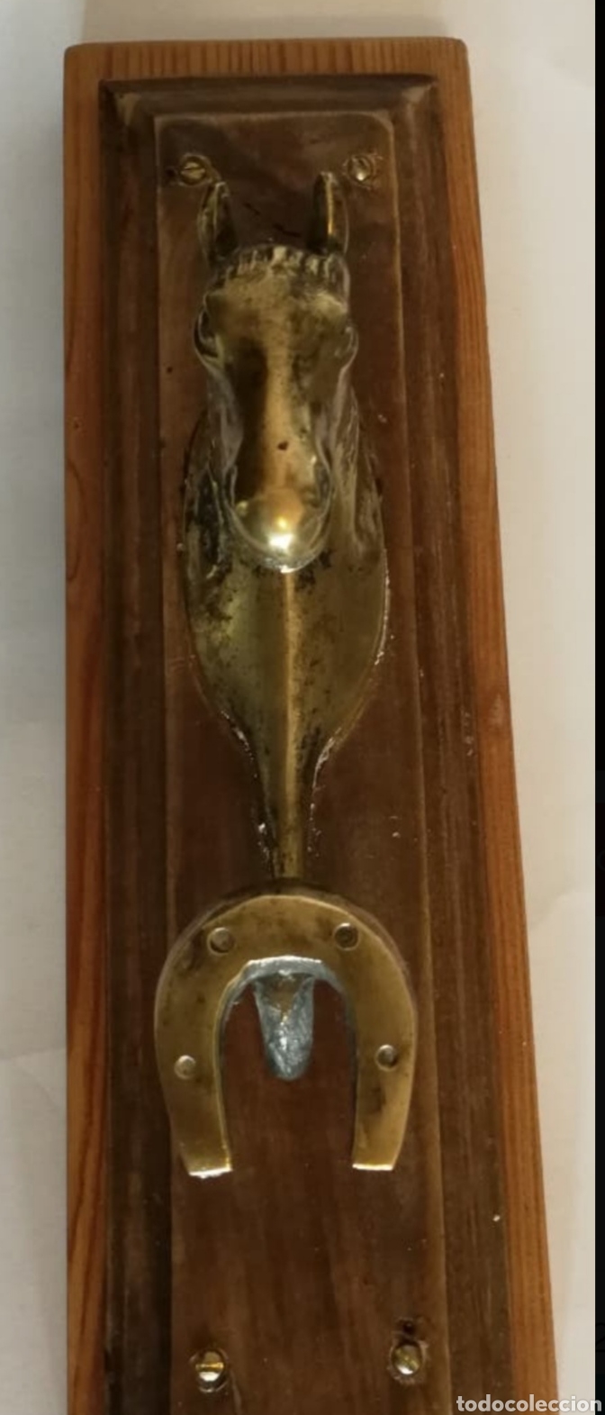 Antiguidades: colgador de pared perchero con caballo y herradura de laton. 32cm d alto . decorar pared