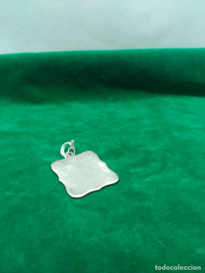 Antig&uuml;edades: colgante placa plata + - Foto 2