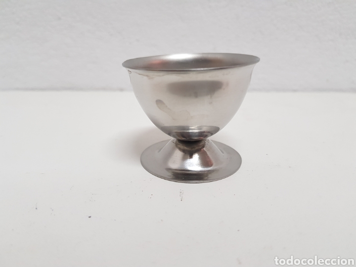 Antig&uuml;edades: Huevera de acero inoxidable - Foto 1