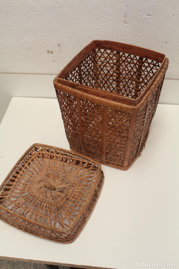 Antig&uuml;edades: antigua caja de mimbre - Foto 2
