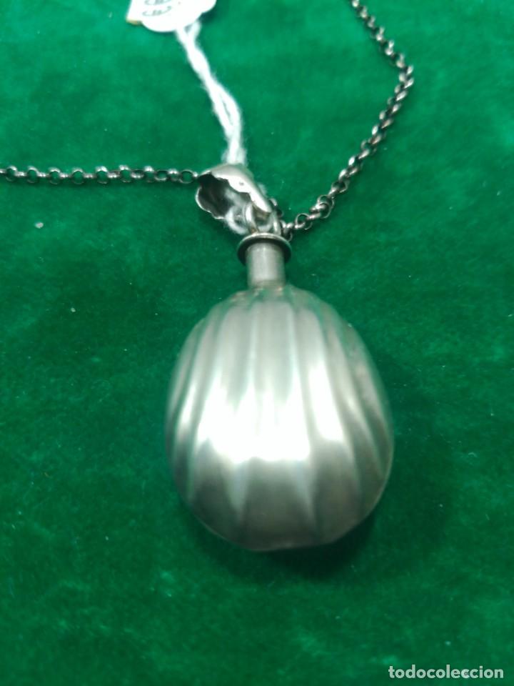 Antig&uuml;edades: Colgante plata esenciero + - Foto 1