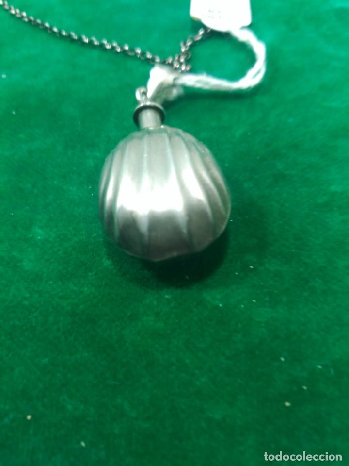 Antig&uuml;edades: Colgante plata esenciero + - Foto 2