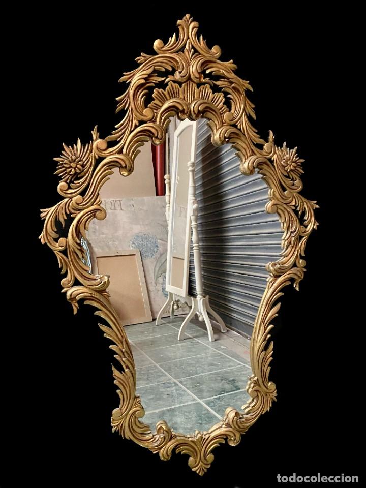 Antigüedades: Antiguo espejo de madera, cornucopia dorada al oro fino, motivos vegetales. 142x87 - Foto 1 - 246458675