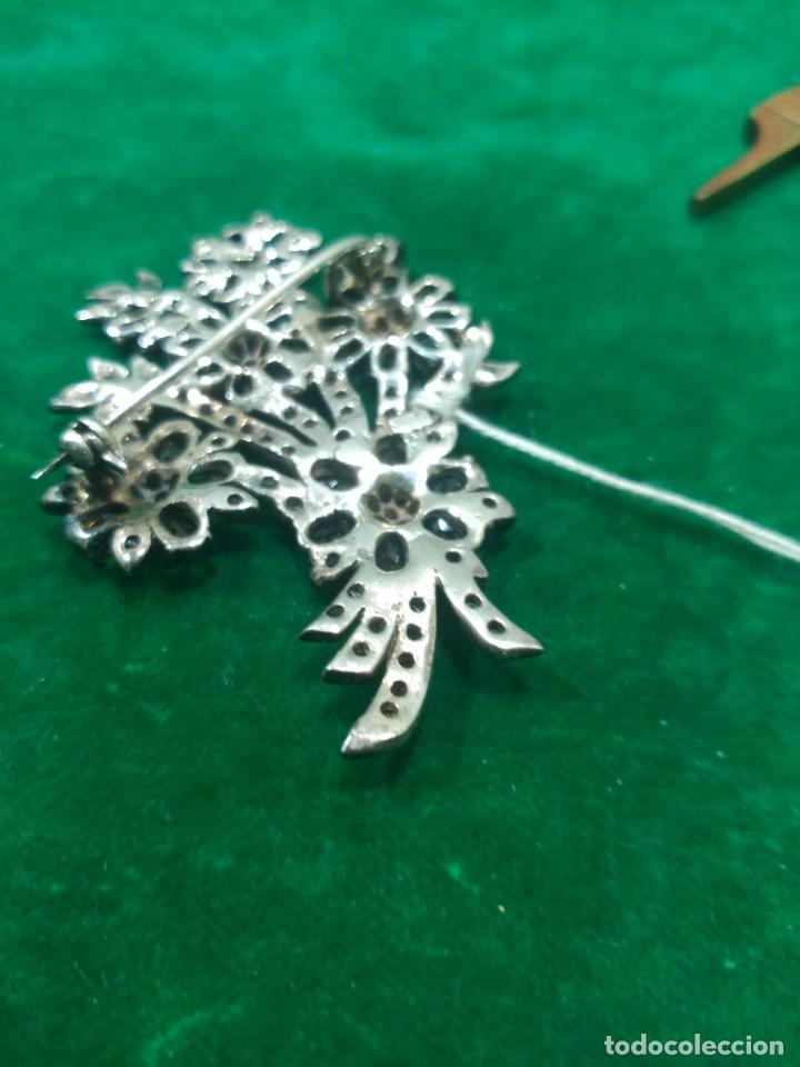 Antig&uuml;edades: Broche plata Piedras + - Foto 3