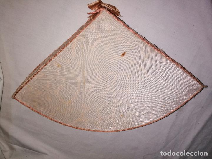 Antig&uuml;edades: caja de labores con forma de abanico. - Foto 3