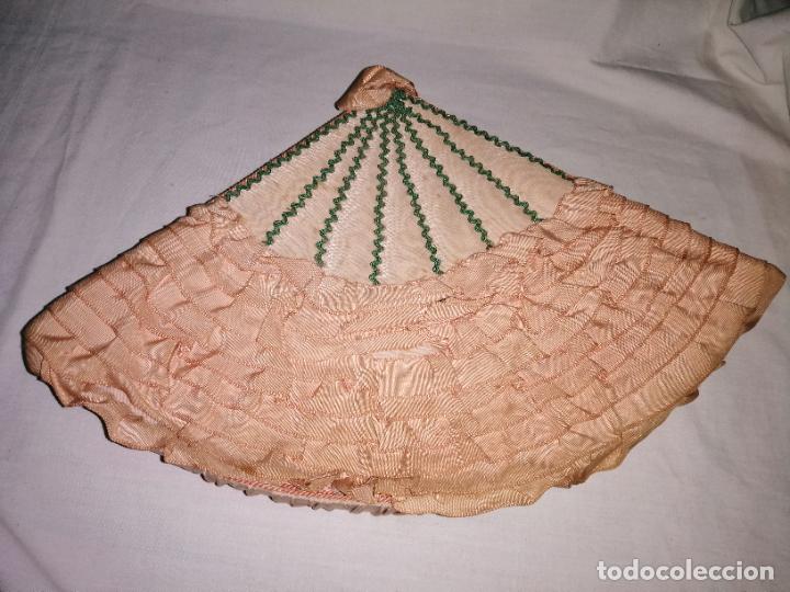 Antig&uuml;edades: caja de labores con forma de abanico. - Foto 1