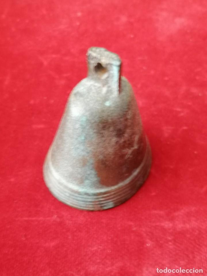 Antig&uuml;edades: Peque&ntilde;a campana de bronce, 5cm - Foto 2