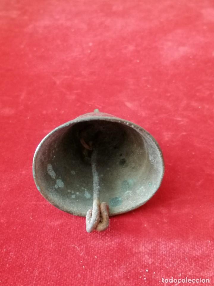 Antig&uuml;edades: Peque&ntilde;a campana de bronce, 5cm - Foto 3