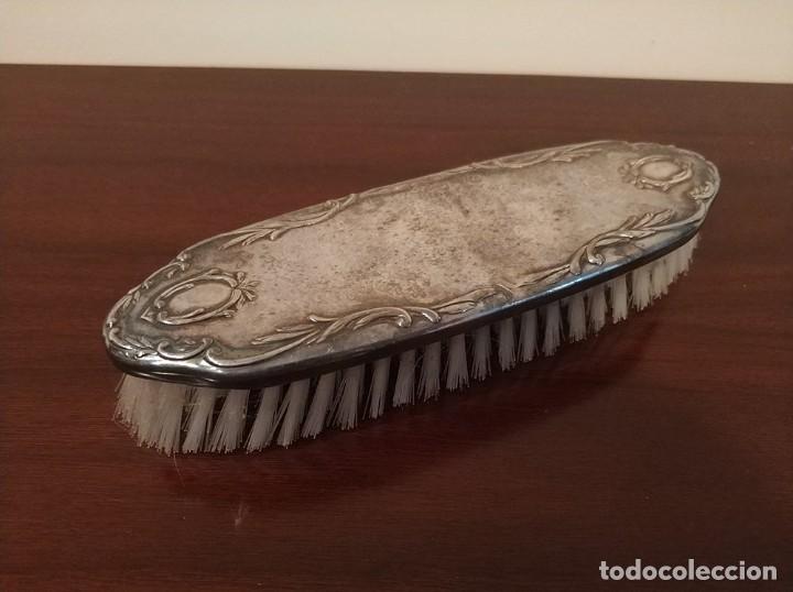 Antig&uuml;edades: Antiguo y bonito cepillo alpaca - Foto 1
