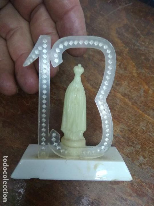 Antig&uuml;edades: Virgen con n&uacute;mero 13 pl&aacute;stico. Vitrina 1 - Foto 1