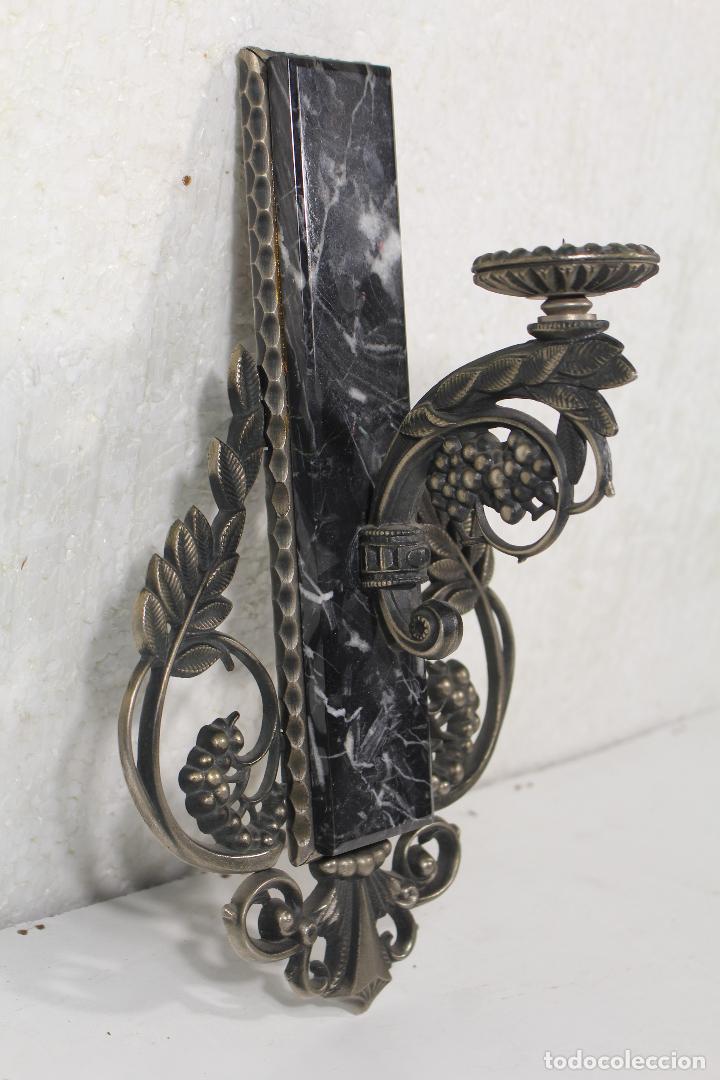 Antig&uuml;edades: aplique de metal y marmol - Foto 1