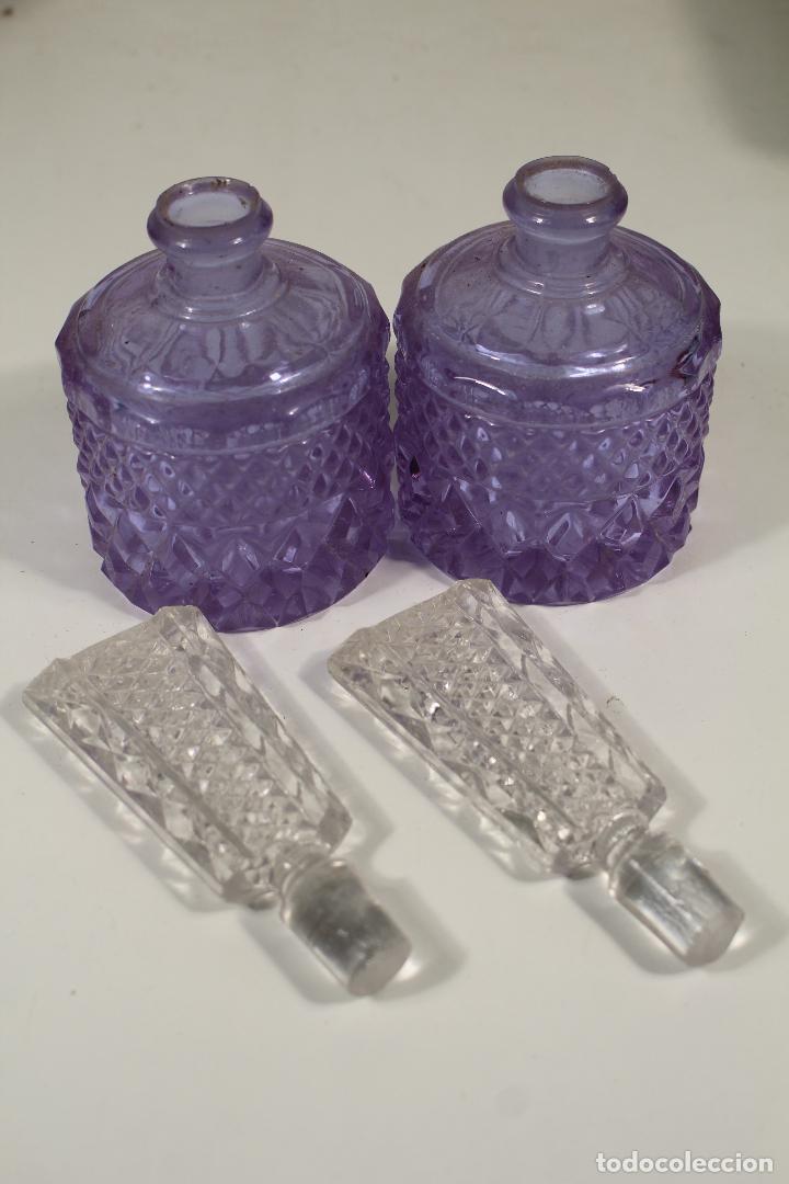 Antig&uuml;edades: pareja de perfumeros de cristal lila - Foto 2