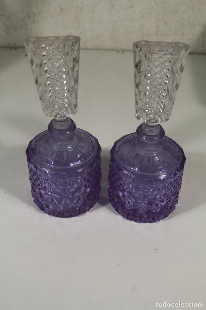 Antig&uuml;edades: pareja de perfumeros de cristal lila - Foto 4