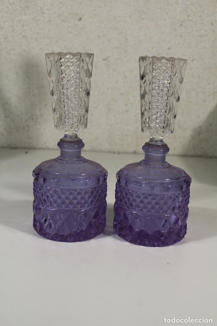 Antig&uuml;edades: pareja de perfumeros de cristal lila - Foto 5