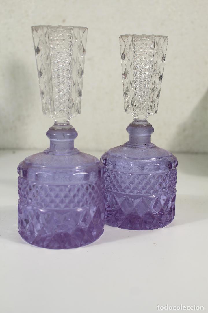 Antig&uuml;edades: pareja de perfumeros de cristal lila - Foto 1