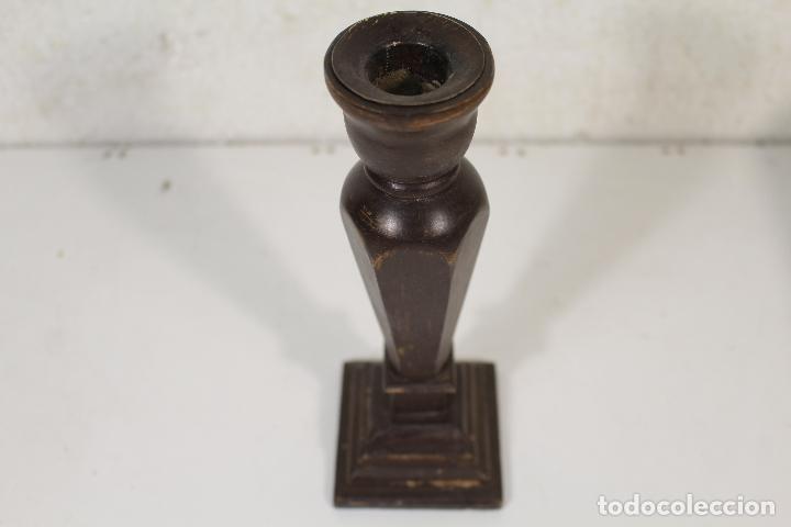 Antig&uuml;edades: antiguo candelabro de madera - Foto 3