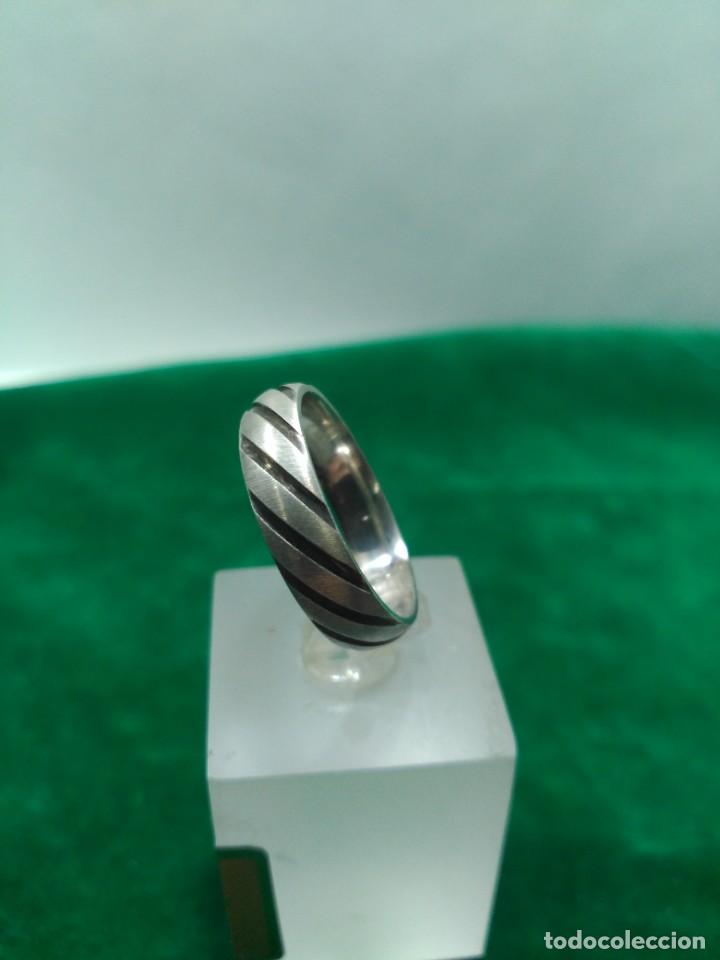 Antig&uuml;edades: Anillo plata + - Foto 2