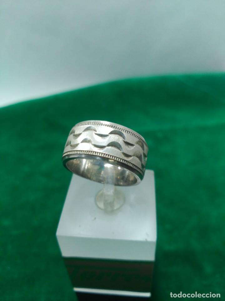 Antig&uuml;edades: Anillo plata + - Foto 1