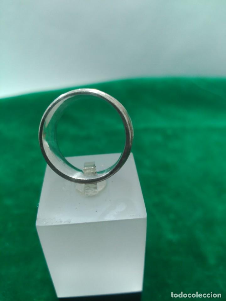 Antig&uuml;edades: Anillo plata + - Foto 3