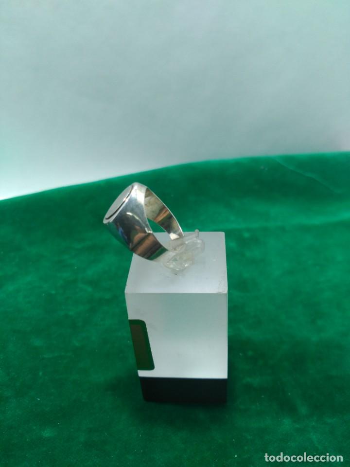 Antig&uuml;edades: sortija sello plata + - Foto 2
