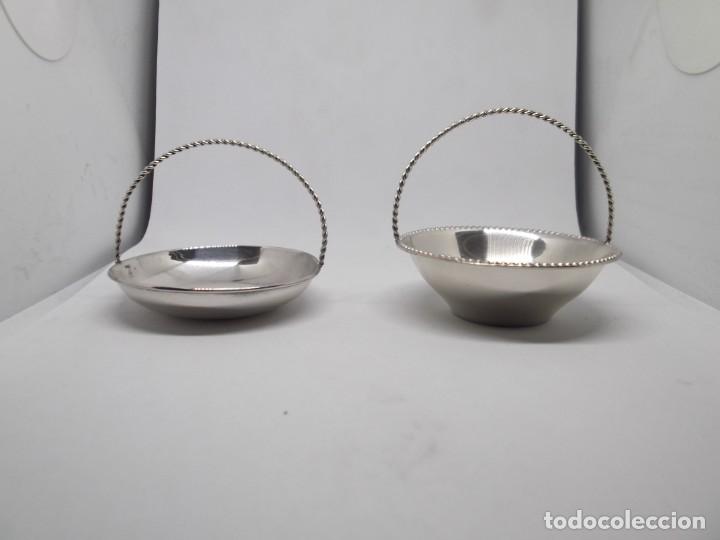 Antig&uuml;edades: 2 Cestitas de plata punzonada diferentes. - Foto 1
