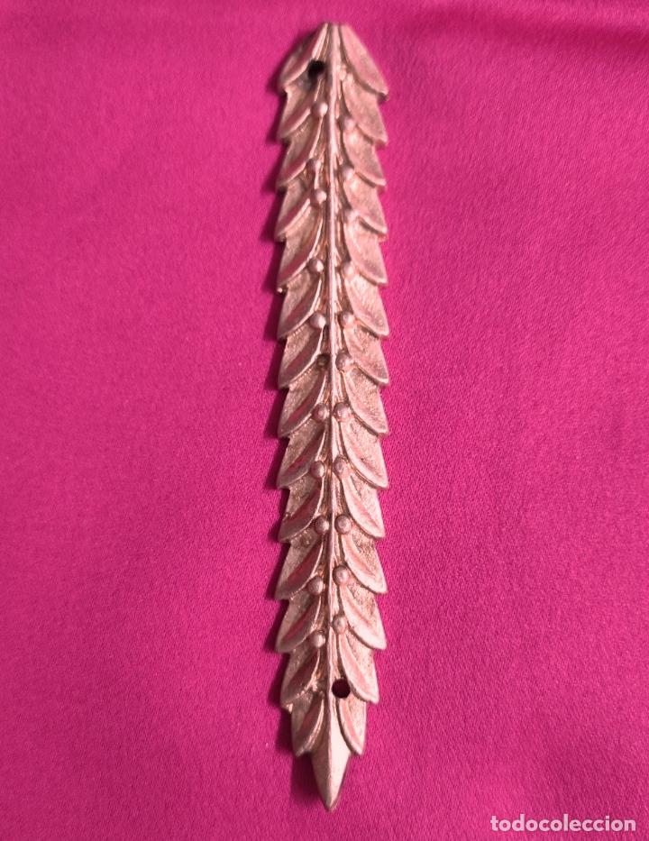 Antig&uuml;edades: ADORNO DE BRONCE - Foto 1