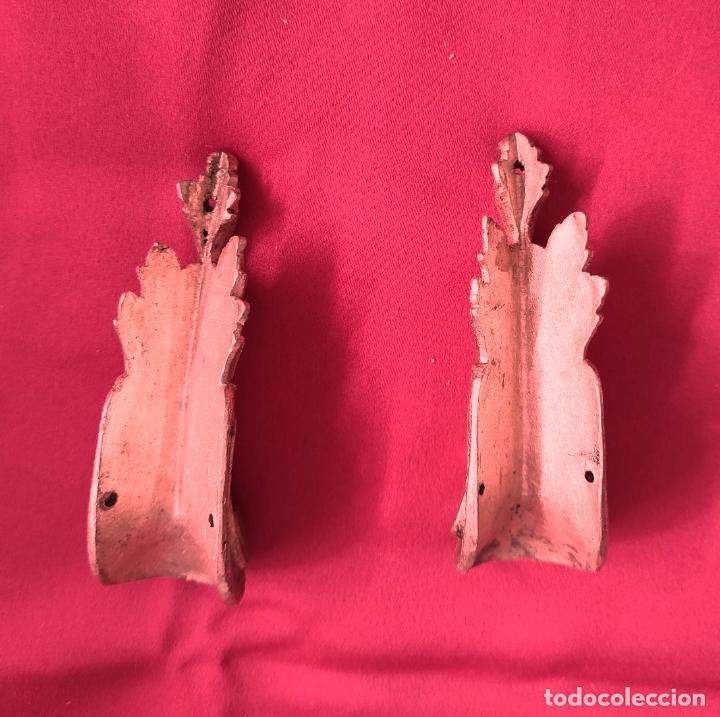 Antig&uuml;edades: PAREJA DE ADORNOS DE BRONCE - Foto 2