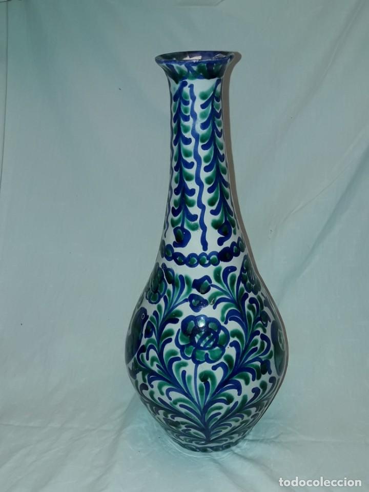 Antigüedades: Bello jarrón boca estrecha cerámica Fajalauza Granada 29cm - Foto 3 - 246891085
