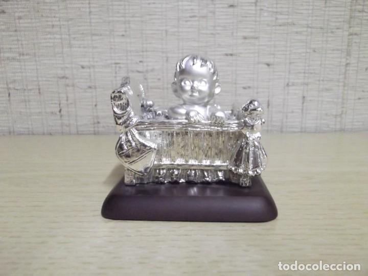 Antig&uuml;edades: Figura de bebe en cuna en plaque de plata - Foto 2