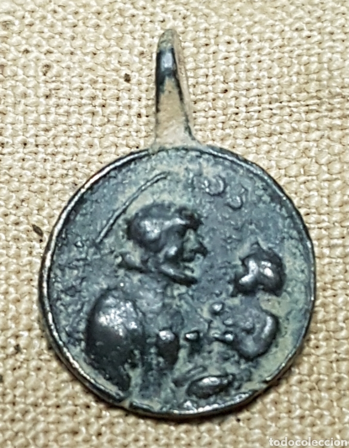 Antig&uuml;edades: Antigua y peque&ntilde;a medalla religiosa - Foto 1