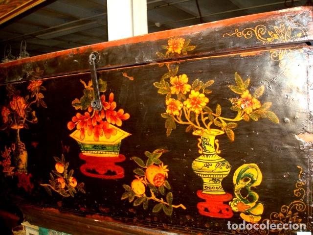 Antig&uuml;edades: Arcon chino antiguo policromado - Foto 2