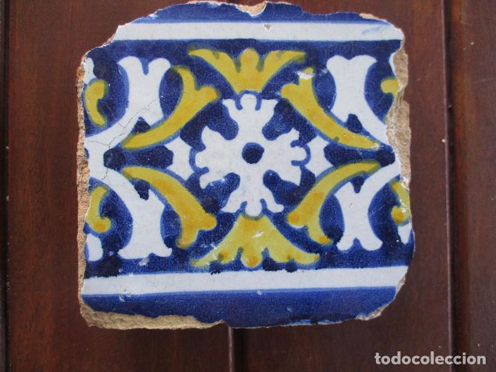 Antig&uuml;edades: Azulejo pintado siglo XVII - Foto 1