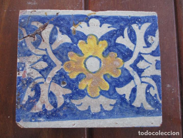 Antig&uuml;edades: Azulejo pintado siglo XVII - Foto 1
