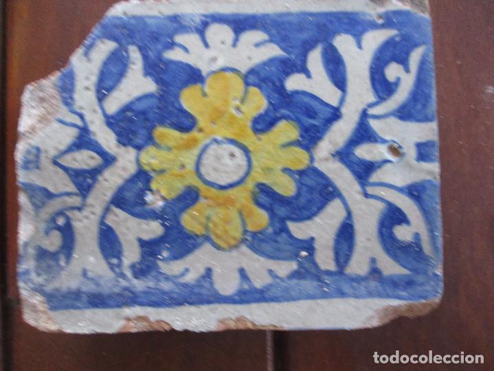 Antig&uuml;edades: Azulejo pintado siglo XVII - Foto 1
