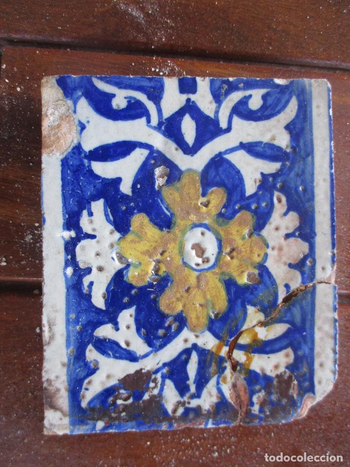 Antig&uuml;edades: Azulejo pintado siglo XVII - Foto 1