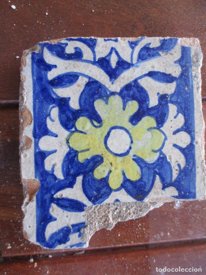 Antig&uuml;edades: Azulejo pintado siglo XVII - Foto 1
