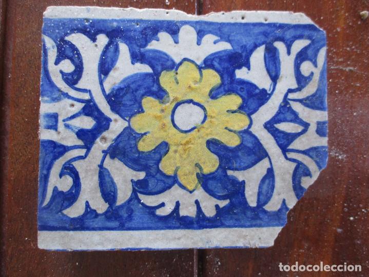 Antig&uuml;edades: Azulejo pintado siglo XVII - Foto 1